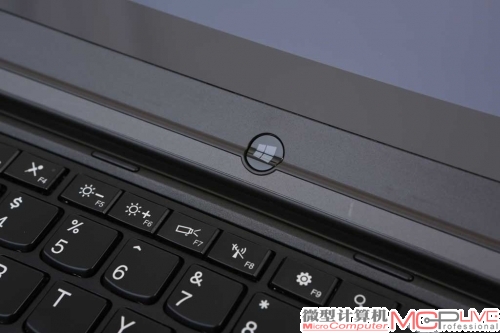 ThinkPad S1 Yoga 的物理Windows 按键跨屏幕上部和底部凸起的腰线，所以外形比较特别。类似于部分保留了物理Home 的手机，在平板状态下，它很好用。