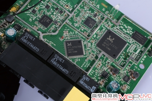 采用了来自台湾的瑞昱芯片方案，RTL8197D主控、RTL8367RB网络控制芯片。