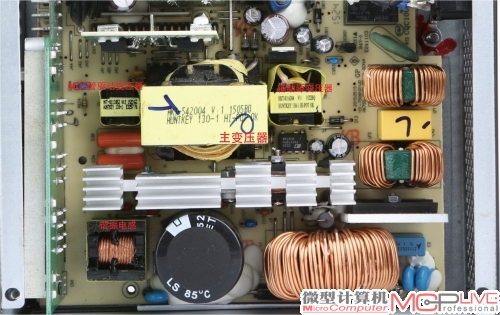 传统LLC会在原边设计一个电感和主变压器串联，所以拆解中能很明显地看到谐振电感。